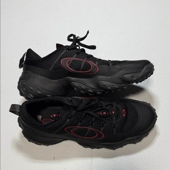 Oakley Men's Black and Red Edge Flex sneakers Size 12.5 - Picture 1 of 6